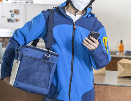 하루 평균 배달 50건 이상의 압도적 주문량. 홀 매출은 물론 배달 시장까지 꽉 잡은 한촌설렁탕만의 탄탄한 국밥 프랜차이즈 복합 수익 구조.