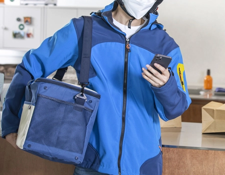 하루 평균 배달 50건 이상의 압도적 주문량. 홀 매출은 물론 배달 시장까지 꽉 잡은 한촌설렁탕만의 탄탄한 국밥 프랜차이즈 복합 수익 구조.